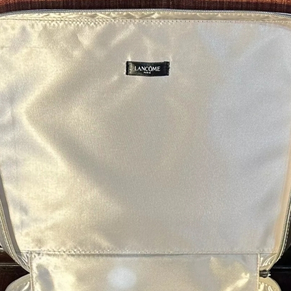 💕NEW Lancome Beauty Box💕 - Picture 6 of 7